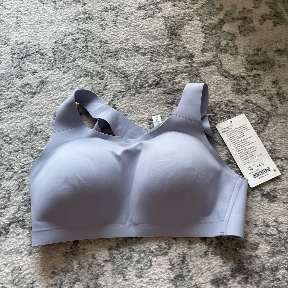 Women’s Lululemon sports bra